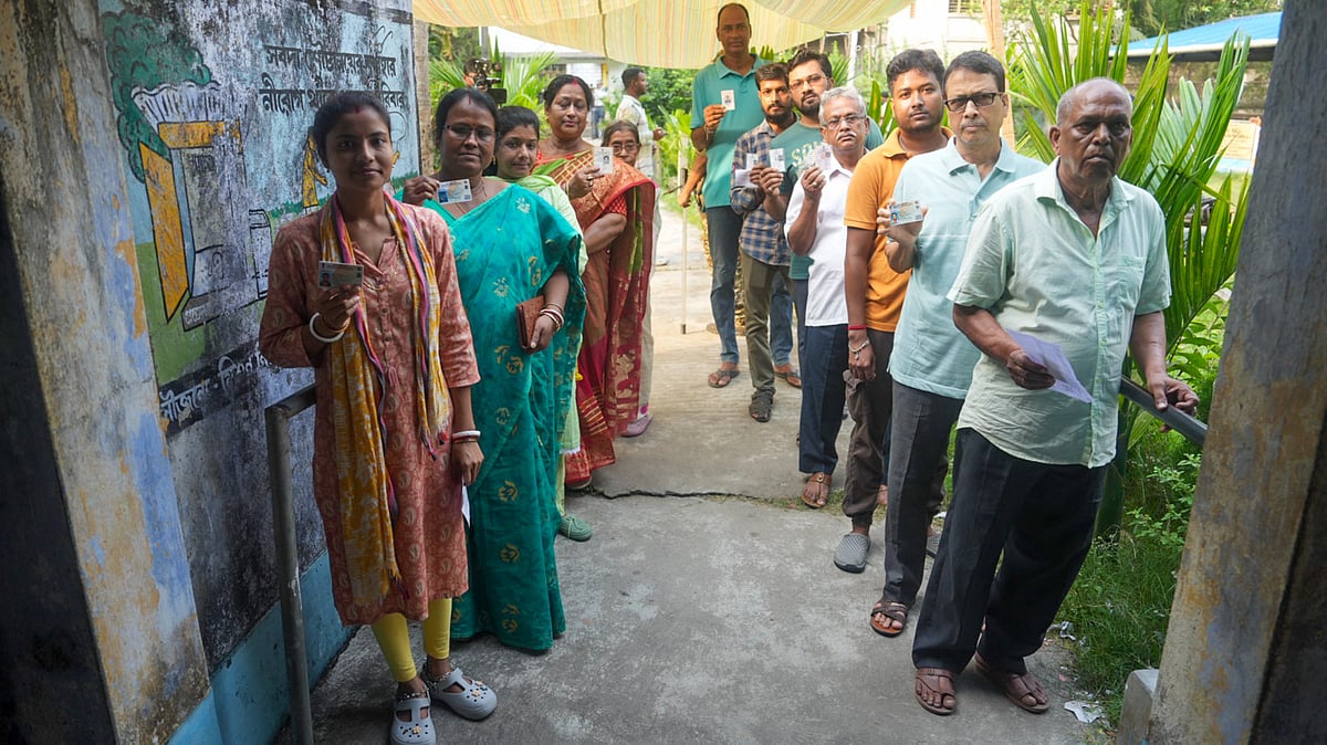 EVM glitches disrupt polling in few places as Bengal votes in first phase
