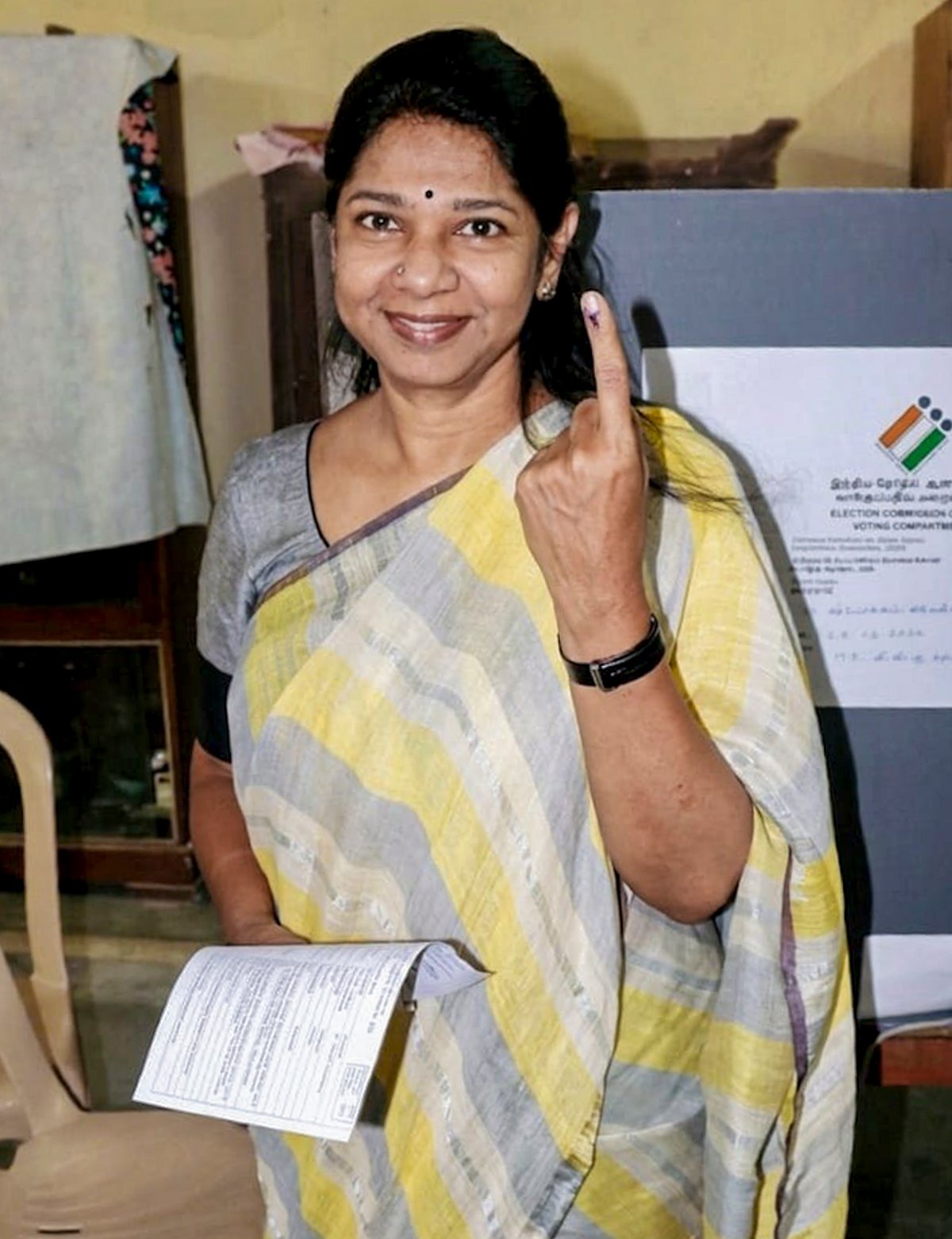 DMK MP Kanimozhi Karunanidhi casts her vote in Chennai