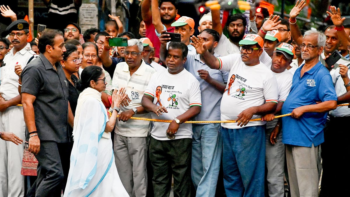 Modi slams 'anarchy' at Jadavpur Univ, Mamata hits back with open letter