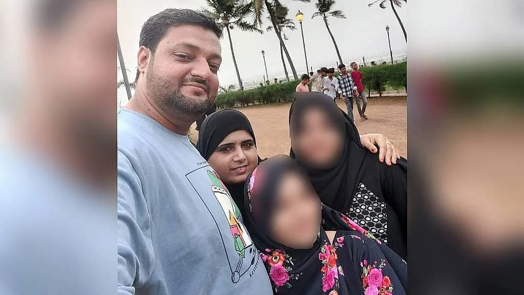 Police await forensic results of Mumbai family who died  of 'food poisoning'