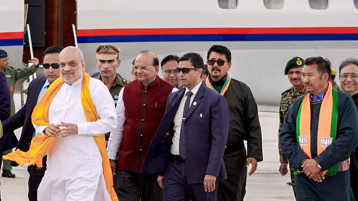 Amit Shah with Ladakh LG Vinai Kumar Saxena and others in Leh.