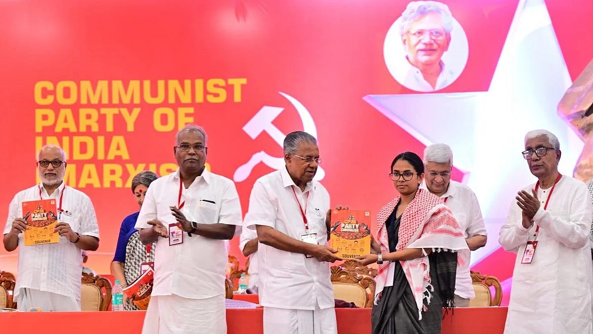 File photo of outgoing CM Pinarayi Vijayan (C)