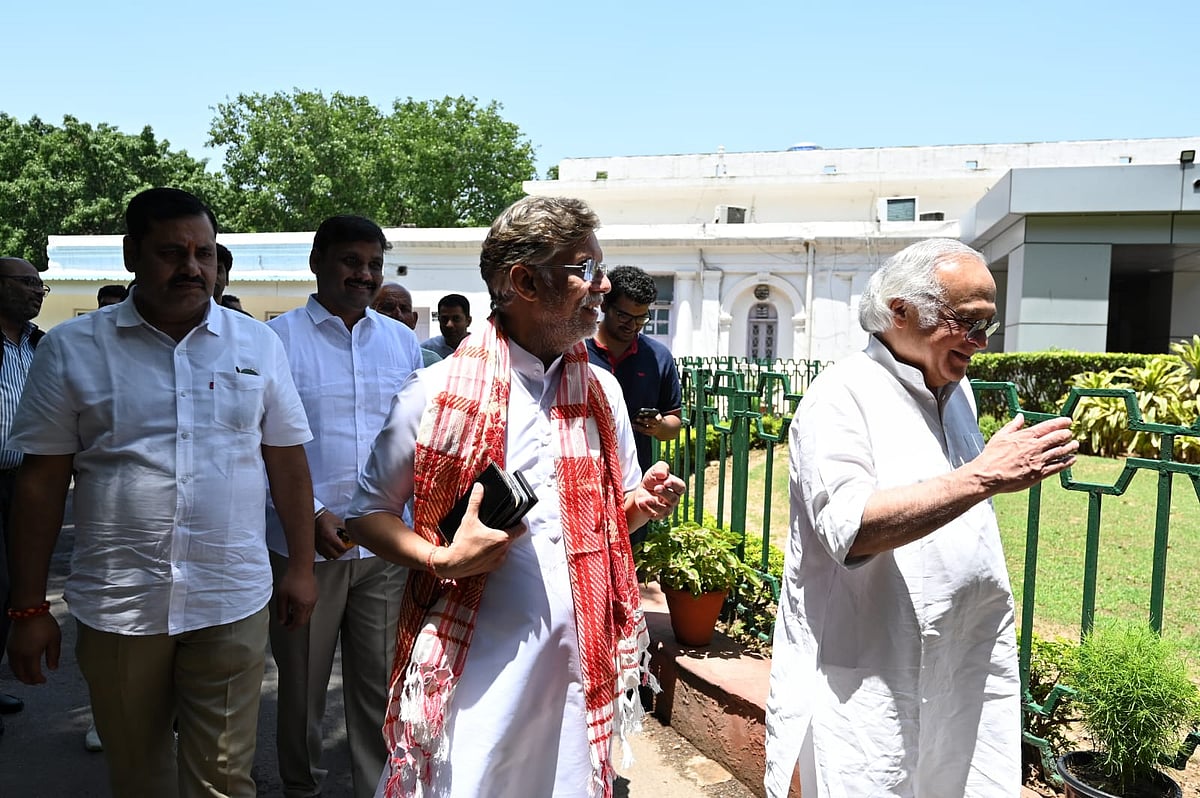 Congress leaders Pawan Khera and Jairam Ramesh at the Congress' Akbar Road office in Delhi (photo: Vipin/NH)