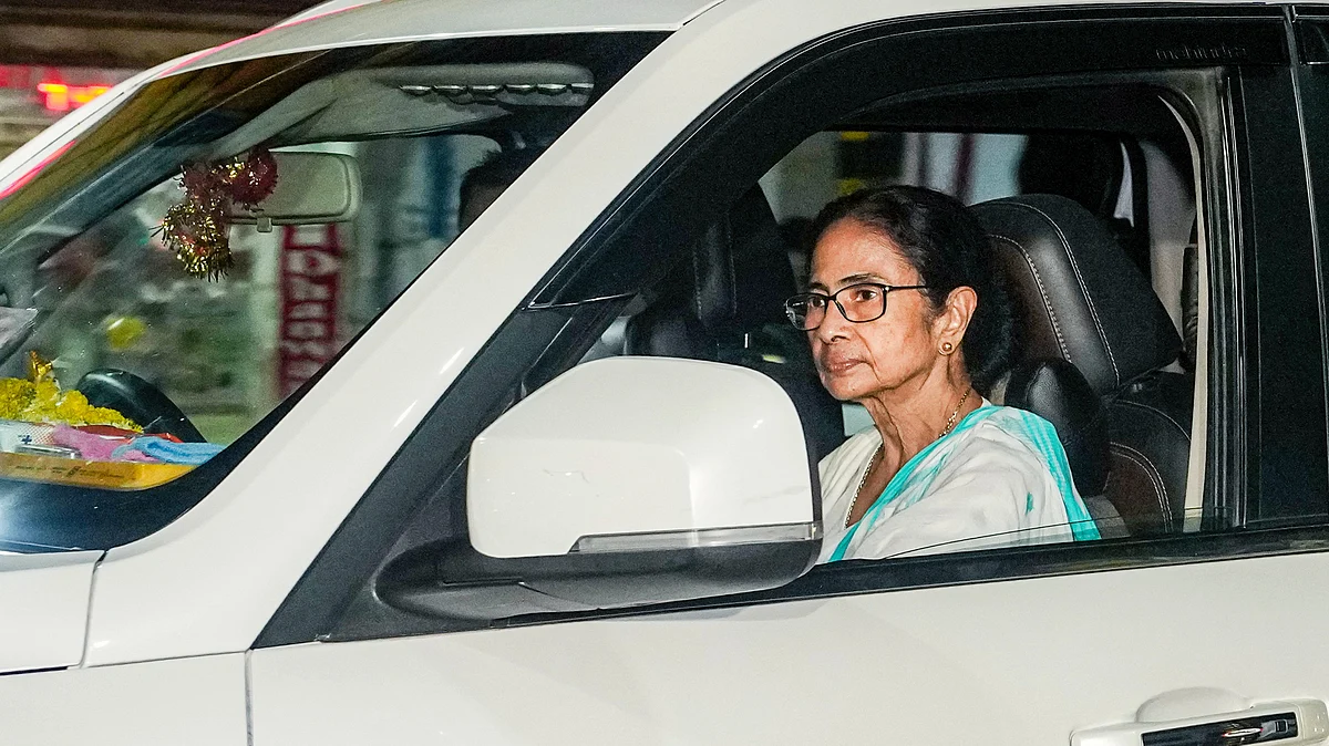 Mamata Banerjee leaves the counting centre in Bhabanipur