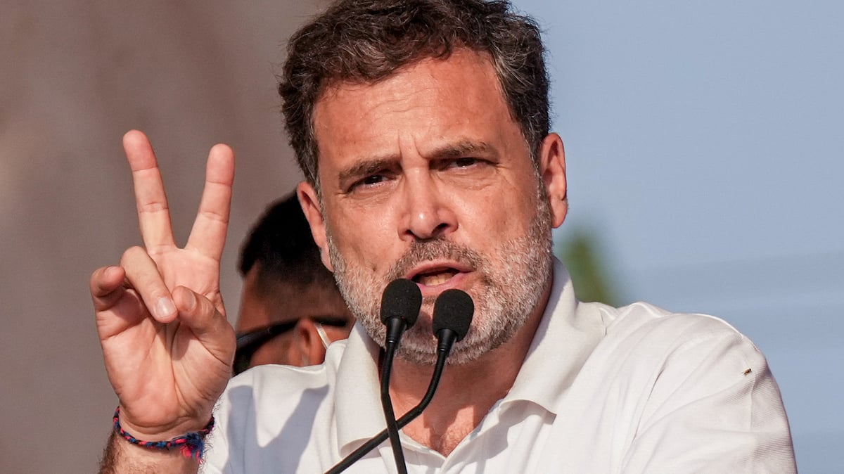 Rahul Gandhi addresses a rally in Serampore, Hooghly.
