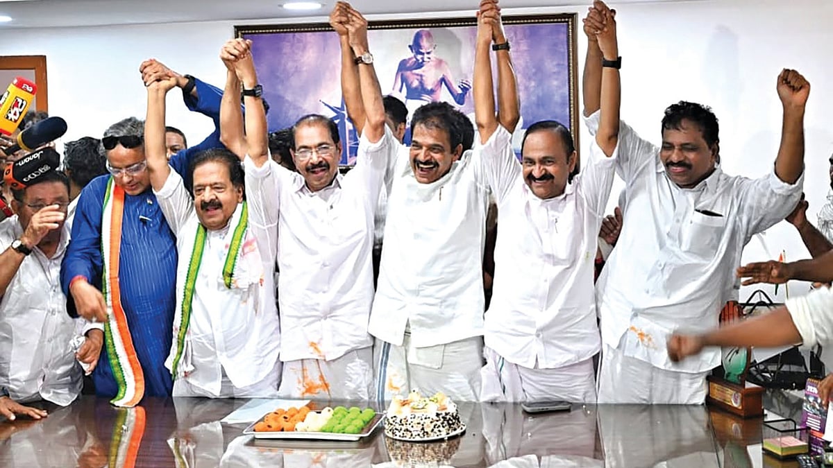 Congress leaders celebrate the UDF victory in Kerala