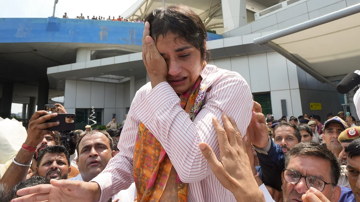 Wrestling Federation of India issues a show-cause notice to wrestler Phogat for indiscipline.