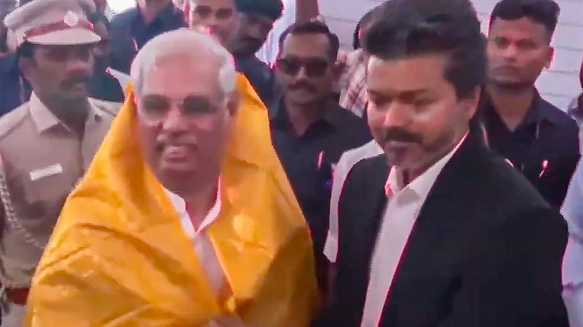 Tamil Nadu governor Rajendra Arlekar being received by CM-designate Vijay in Chennai.