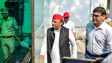 Samajwadi Party chief Akhilesh Yadav arrives at the hospital in Lucknow