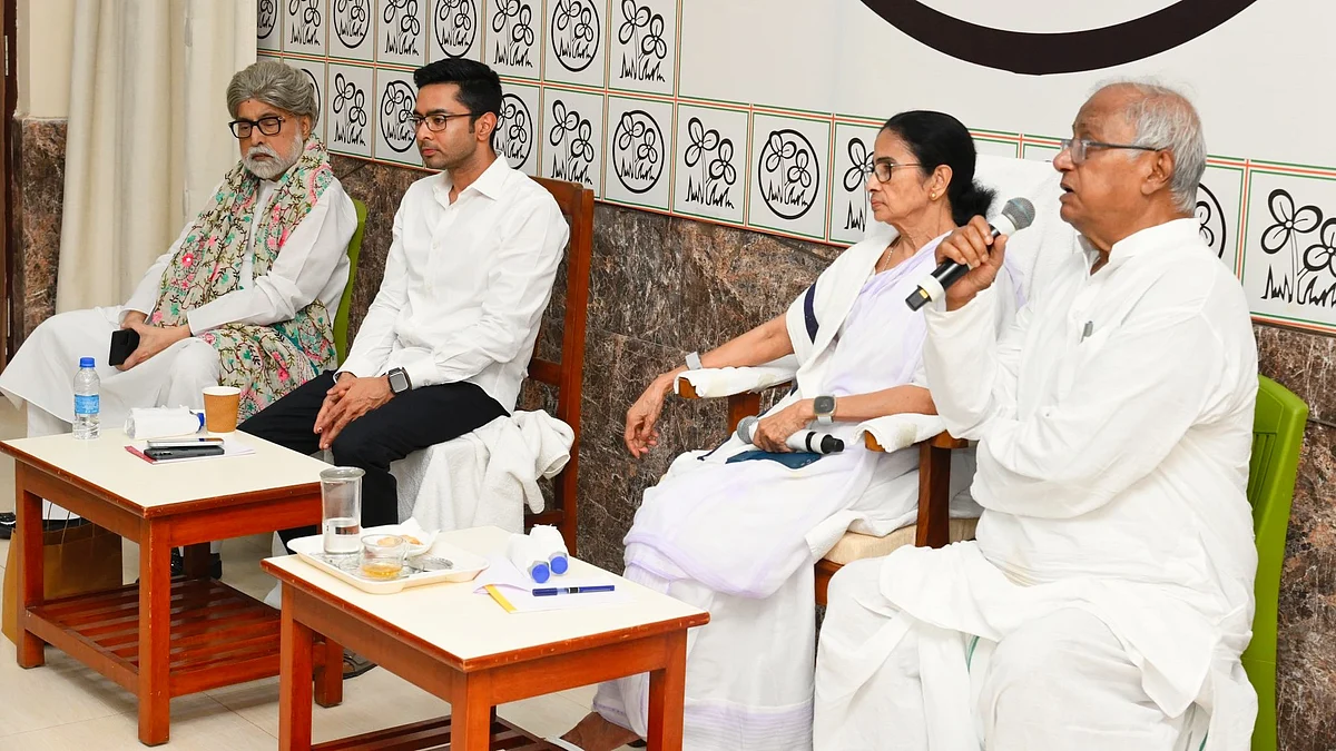L-R: TMC leaders Sudip Bandyopadhyay, Abhishek Banerjee, Mamata Banerjee and Sougata Roy