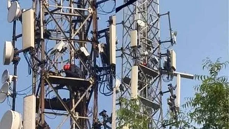 A team from the Jharkhand Police reached the spot and launched a rescue operation.