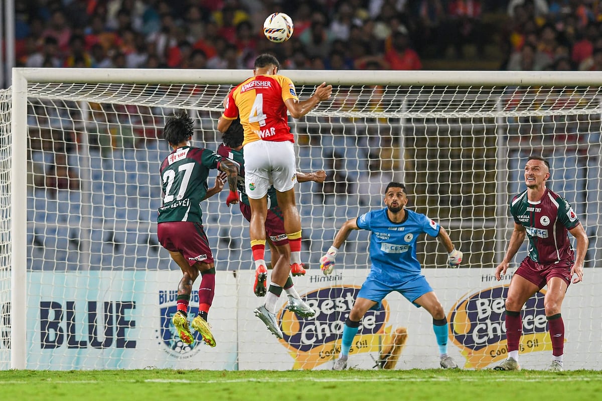A tense moment in front of Mohun Bagan goal