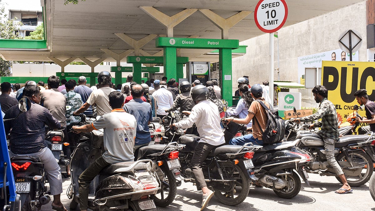 Panic buying sparks clashes at Maharashtra petrol pump, Congress demands clarity