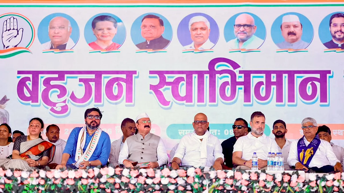 Rahul Gandhi and other Congress leaders at a public meeting in Raebareli
