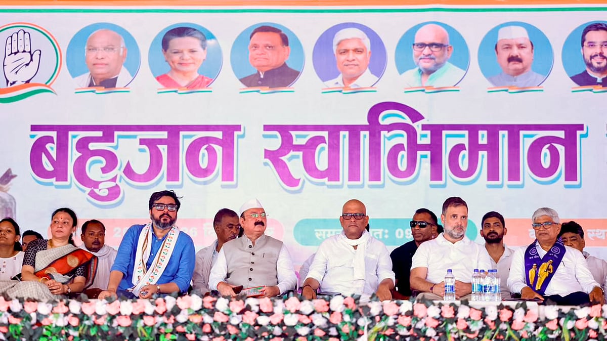Rahul Gandhi and other Congress leaders at a public meeting in Raebareli