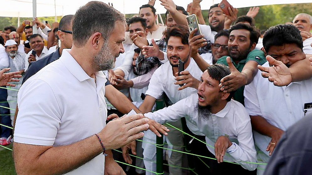 Rahul Gandhi with supporters at a tribute meeting for late PM Rajiv Gandhi, in New Delhi, 21 May
