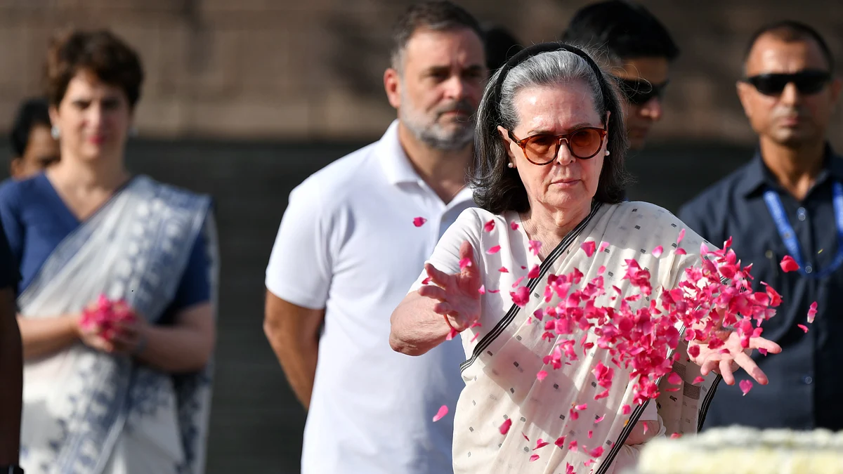 Sonia Gandhi pays floral tribute to Rajiv Gandhi on his death anniversary in New Delhi.