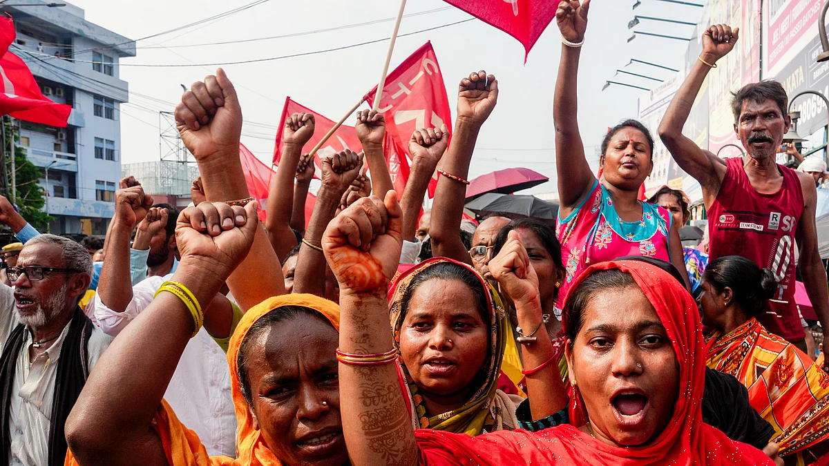 Members of Left-affiliated CITU protest eviction of hawkers at Kolkata's Sealdah station, 22 May