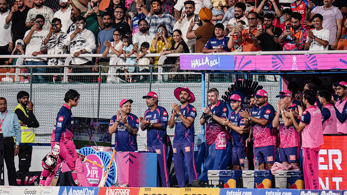 Vaibhav Sooryavanshi applauded by teammates as he walks back