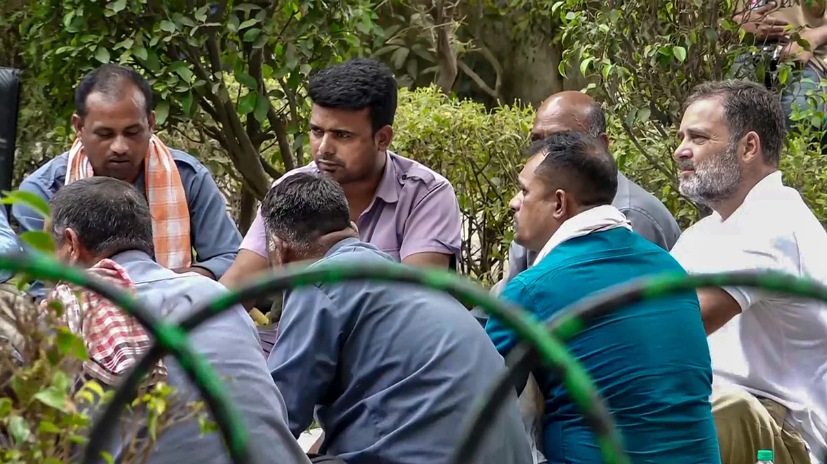 Rahul Gandhi with the auto drivers