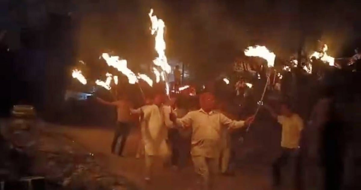 Torch-bearing villagers protest drinking water crisis in Uttarakhand's Devprayag