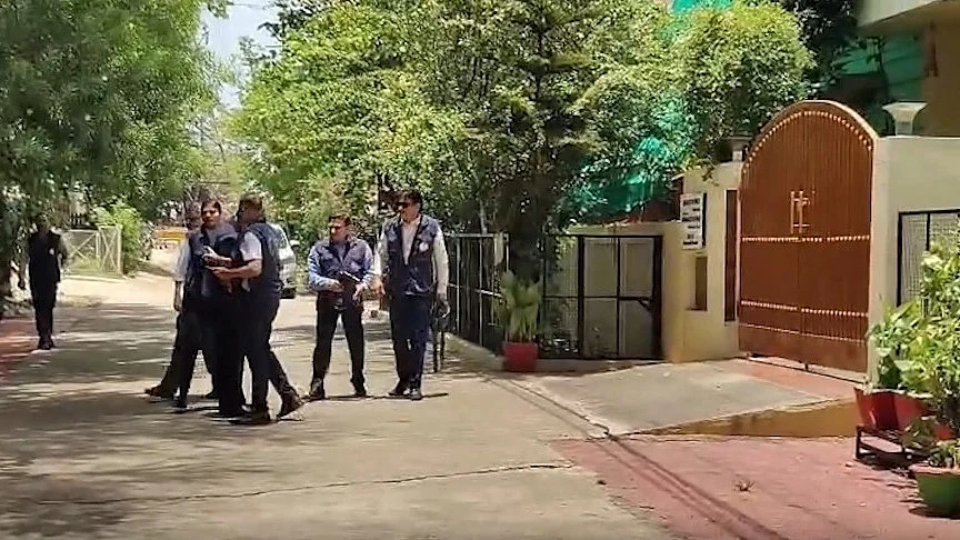 A CBI team at the residence of the accused Giribala Singh in Bhopal