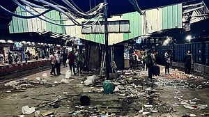 Stop evicting hawkers from Bengal's railway stations: CPI(ML)-L to Vaishnaw