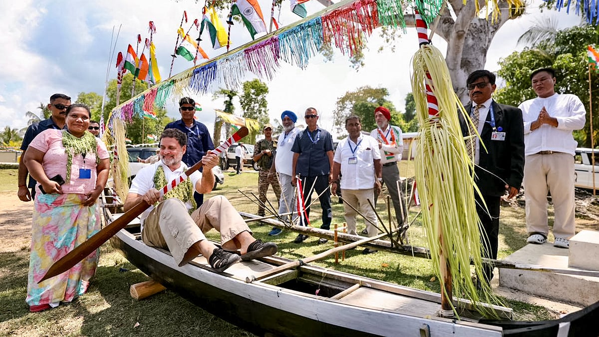 Rahul Gandhi interacts with local during his visit to Andaman & nicobar island visit in April