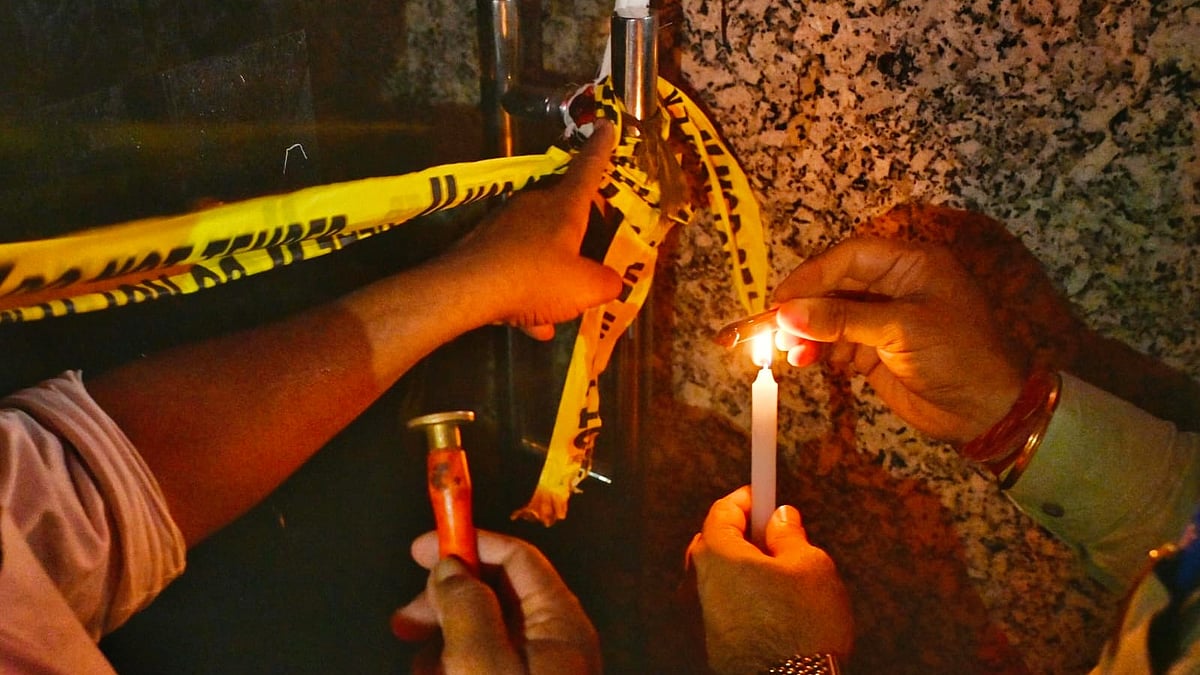 Sealing operations by MCD and revenue teams against allegedly 'illegal' hotels, 5 June