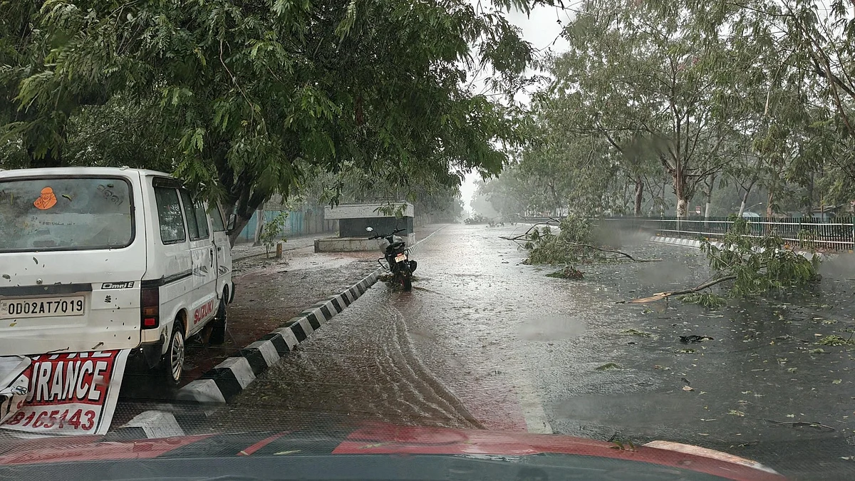 Bhubaneswar drenched as a powerful nor’wester unleashes heavy rain and strong winds.