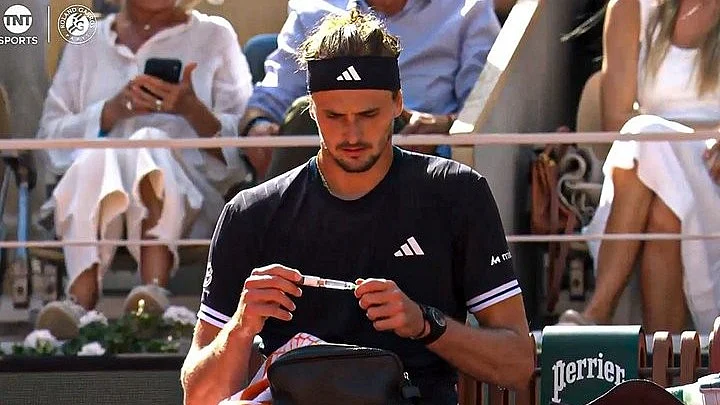 French Open: How Zverev battled    Type 1 diabetes to end his slam jinx