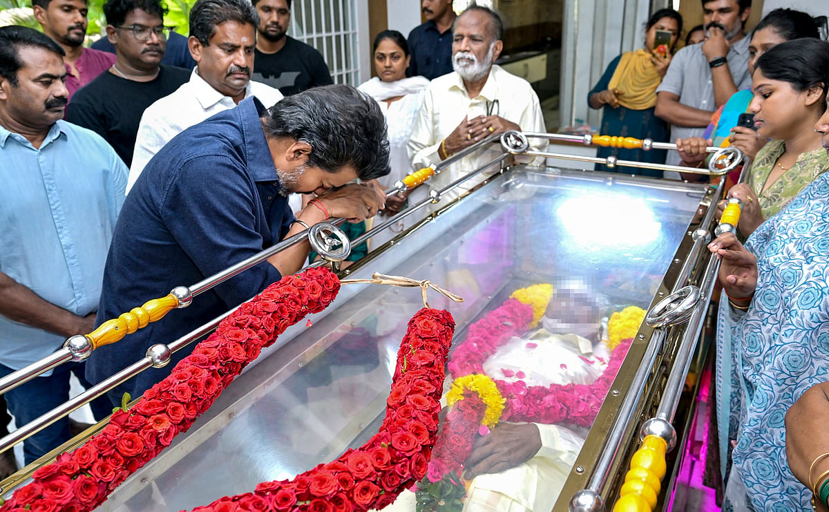 TN chief minister pays homage to Bharathiraja