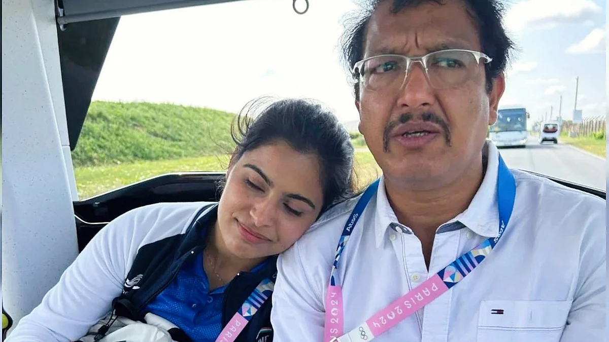 Jaspal Rana with Manu Bhaker after the day's campaign during 2024 Paris Olympics