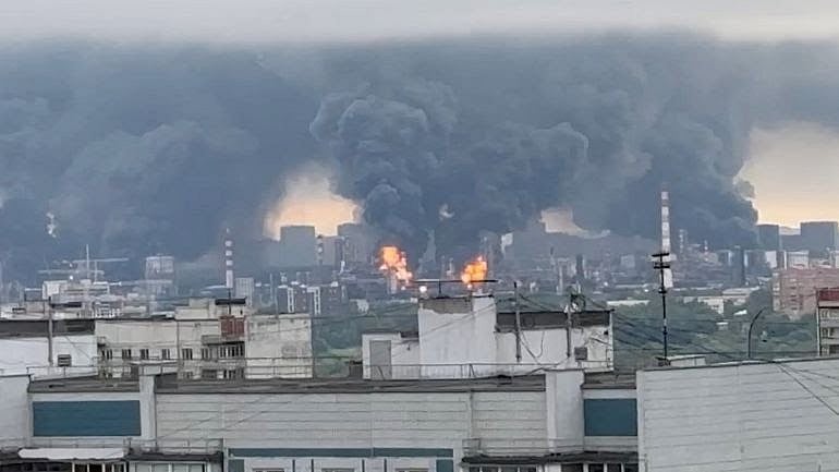 Ukraine hits Moscow oil refinery, disrupts flights in major drone attack