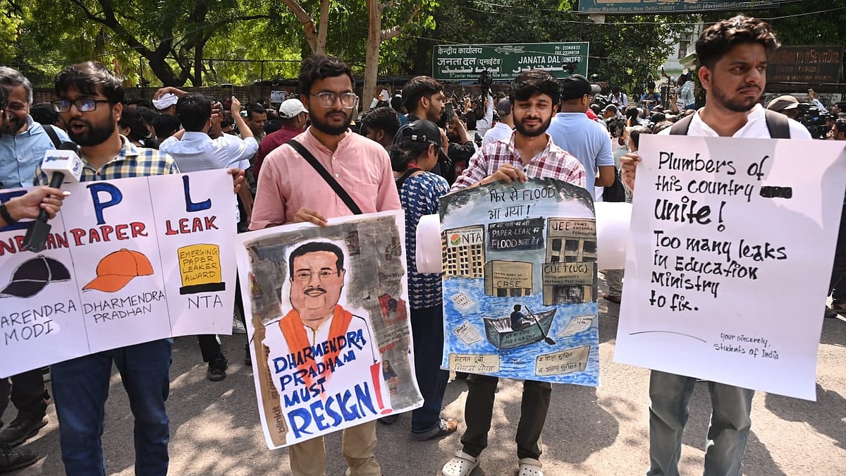 Plate-banging protest marks CJP's latest demonstration over exam issues