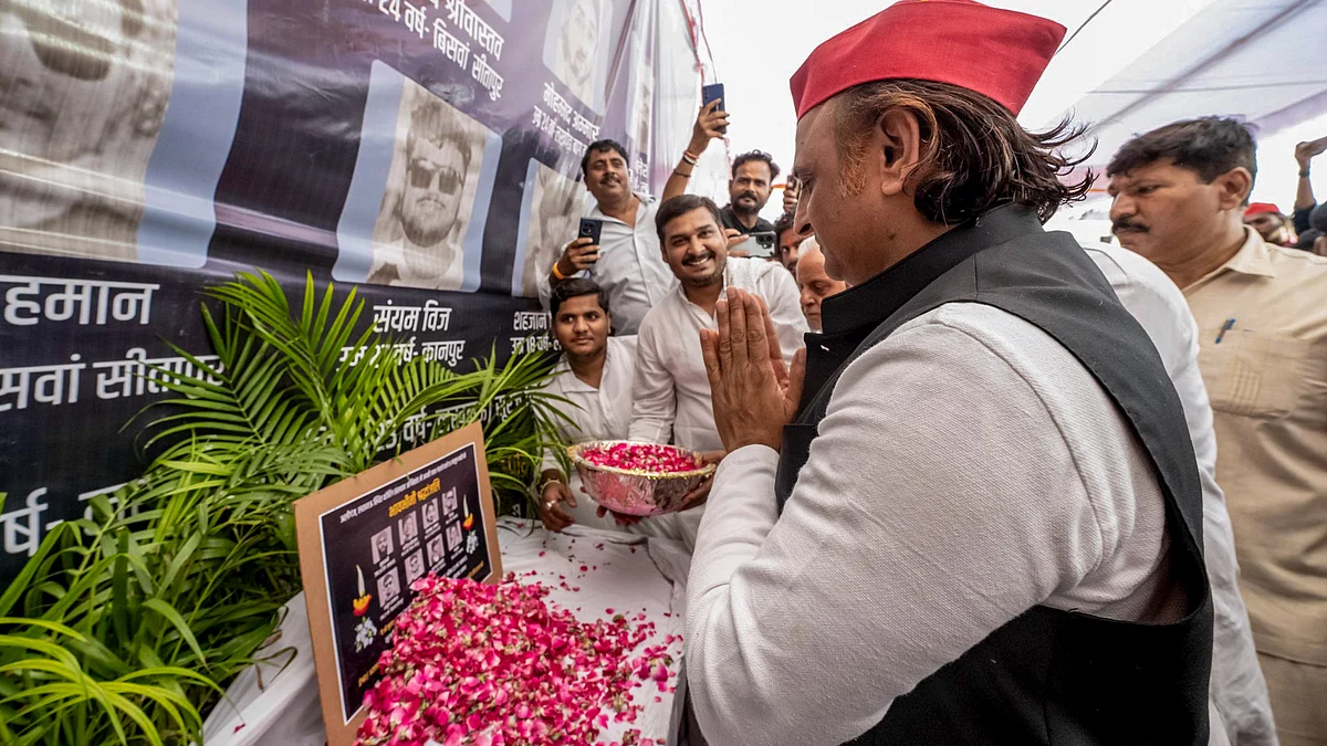 Akhilesh Yadav pays tribute to victims of the Aliganj building fire in Lucknow.