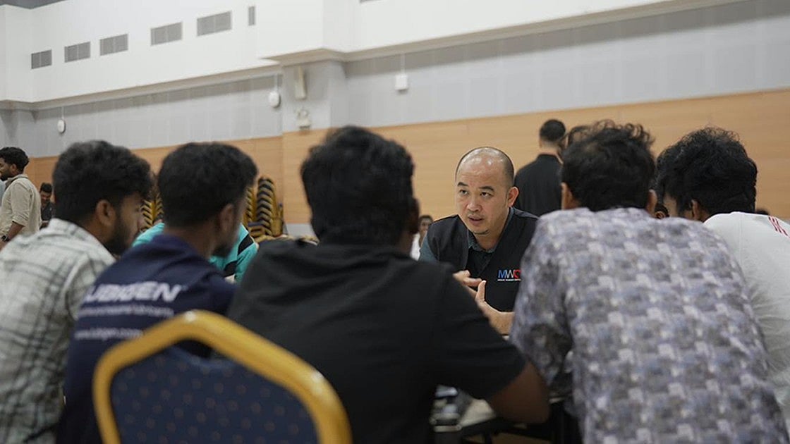 A MWC representative engaging affected migrant workers 