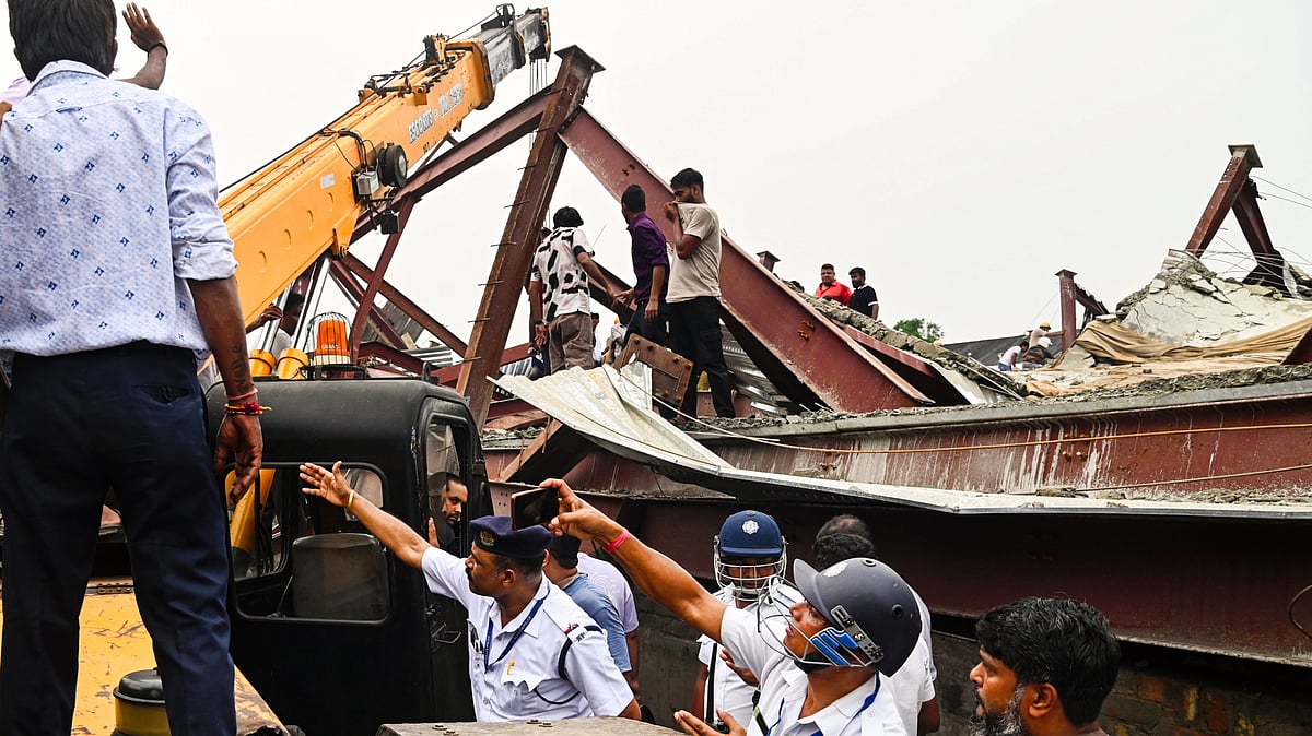 Police and rescuers at the collapse site