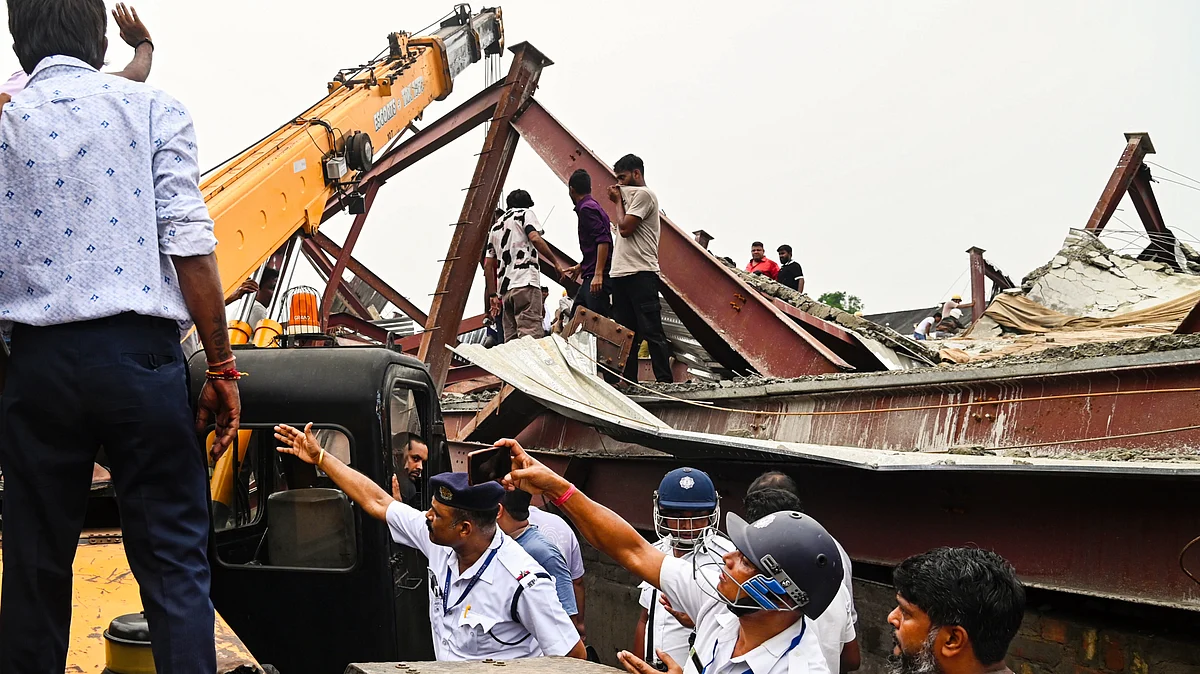 Police and rescuers at the collapse site