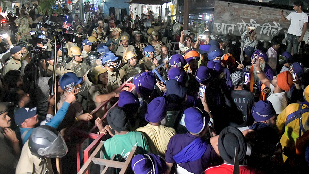 Standoff at Kulhal checkpoint as protesters clash