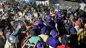 Standoff at Kulhal checkpoint as protesters clash