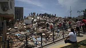 People search for survivors amid quake rubble in Venezuela.