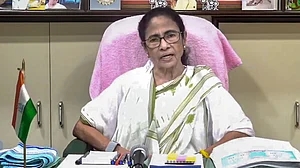 Bengal: Mamata loyalists, rebels in dramatic tug-of-war for control