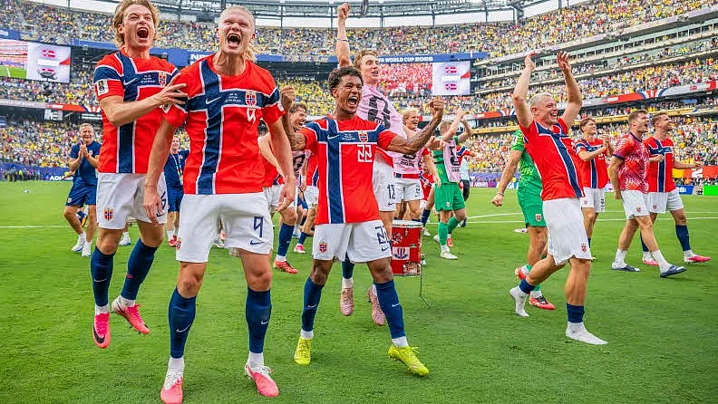Norway players celebrate after stunning Brazil to reach the World Cup quarterfinals.
