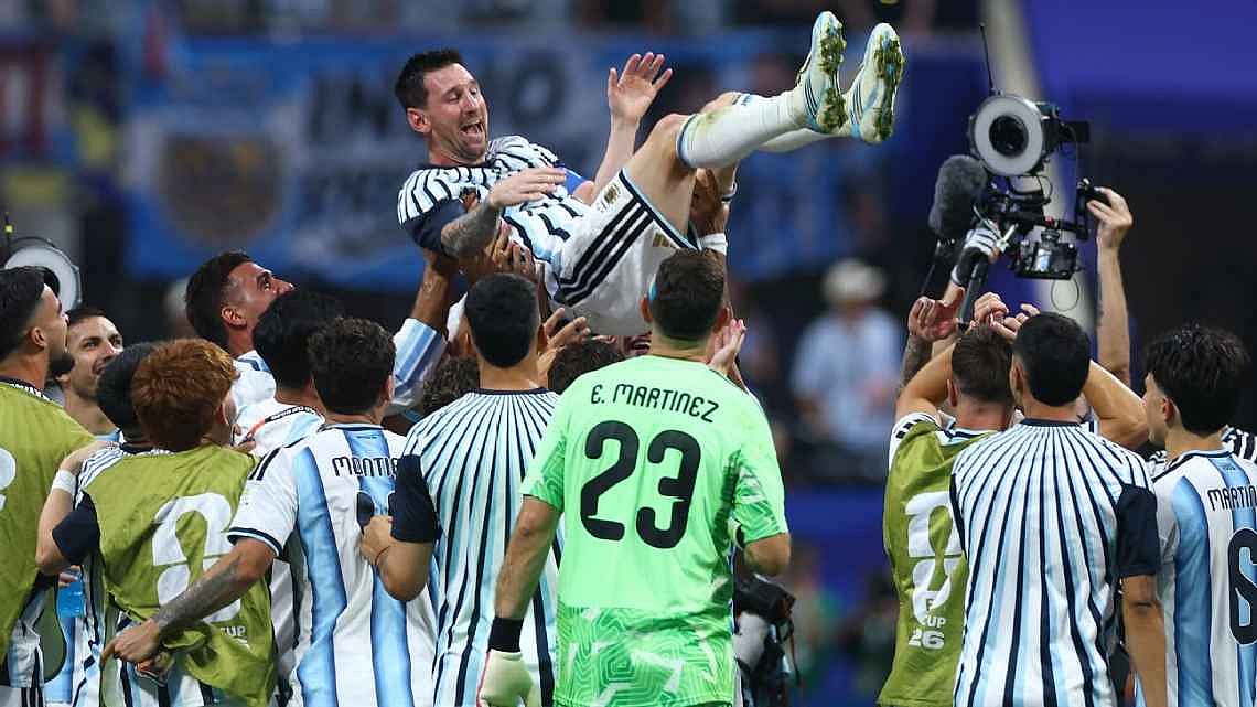 Argentina rejoices with Messi after the thrilling win
