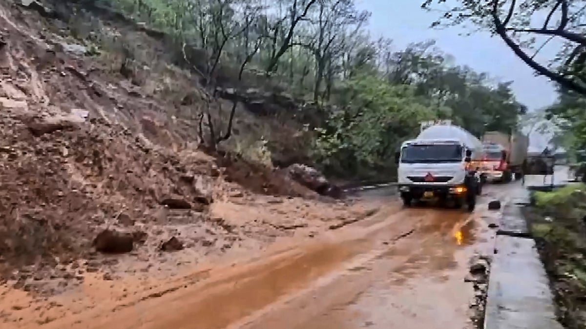 Heavy vehicles stranded on the Mumbai-Nashik Highway after a landslide at Kasara ghat, 7 July