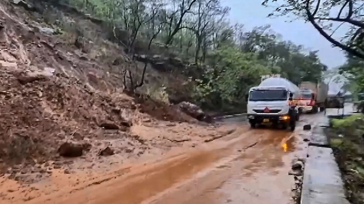 Heavy vehicles stranded on the Mumbai-Nashik Highway after a landslide at Kasara ghat, 7 July