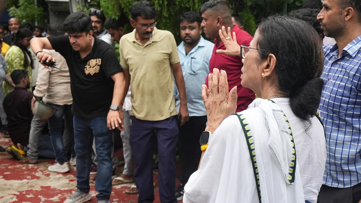 Mamata Banerjee speaks to TMC workers after a clash with the BJP in Kolkata, 8 July