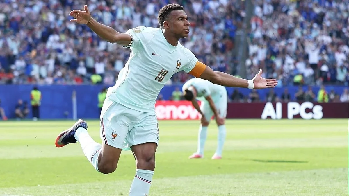 Kylian Mbappé’s magic strikes again.