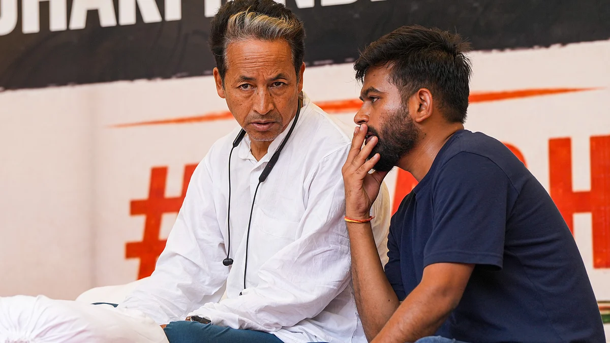 Sonam Wangchuk interacts with CJP founder Abhijeet Dipke during a hunger strike in New Delhi.